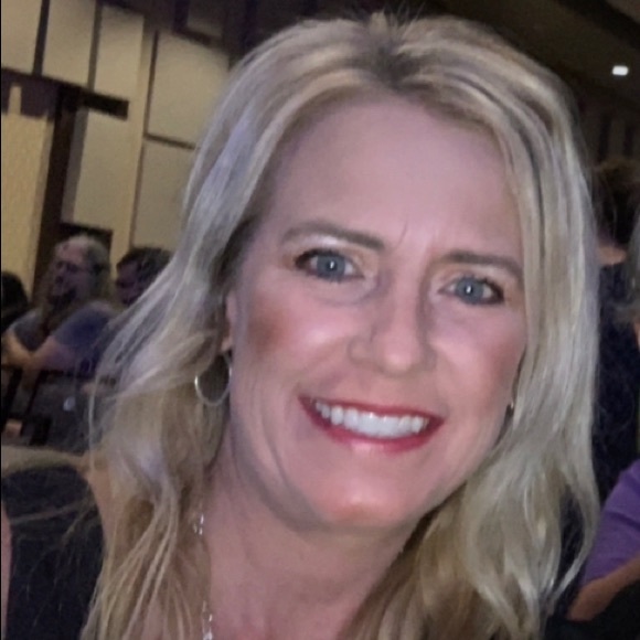 Meet your Posher, Holli - Picture 1 of 2